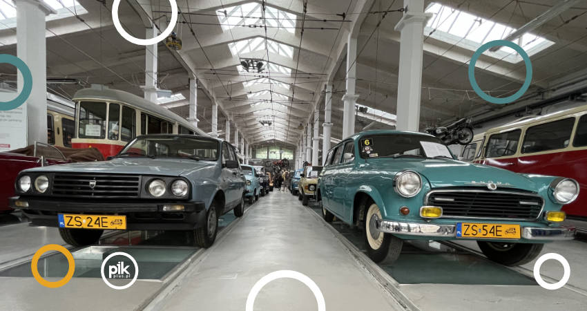 Muzeum prezentuje przekrojową opowieść o rozwoju motoryzacji i komunikacji miejskiej, ze szczególnym uwzględnieniem historii regionu.