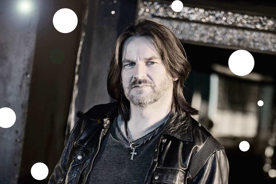 Ray Wilson to były wokalista zespołu Genesis i lider grupy Stillskin. Podczas trasy koncertowej „Genesis Classic”, artysta przypomni publiczności największe przeboje Genesis i grupy Stiltskin.